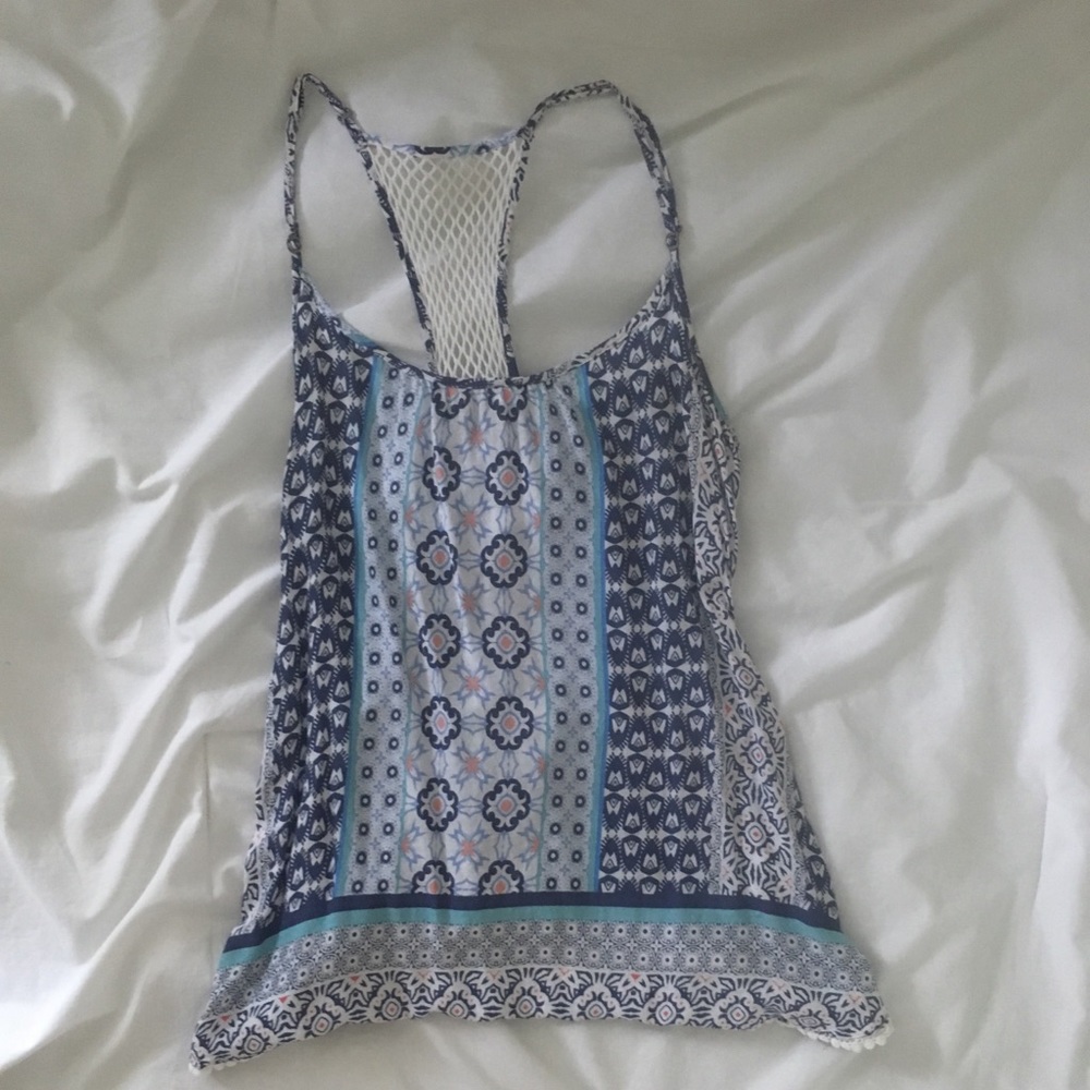 Patterned tank